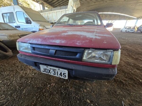 FIAT UNO ELECTRONIC Prefeitura abre leilão com caminhão F4000, trator, Kombi e carros