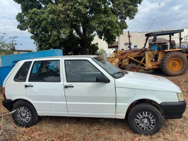 FIAT UNO MILLE FIRE Leilão do Dmae de Uberlândia tem Kombi, Fiat Uno a R$ 4,5 mil e caminhão D40