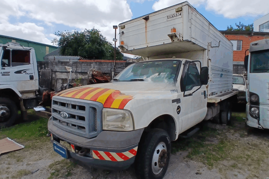 Leilão da Enel tem caminhonetes e caminhões a partir de R$ 12 mil