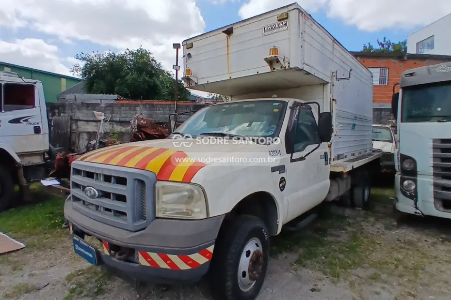 Leilão da Enel tem caminhonetes e caminhões a partir de R$ 12 mil