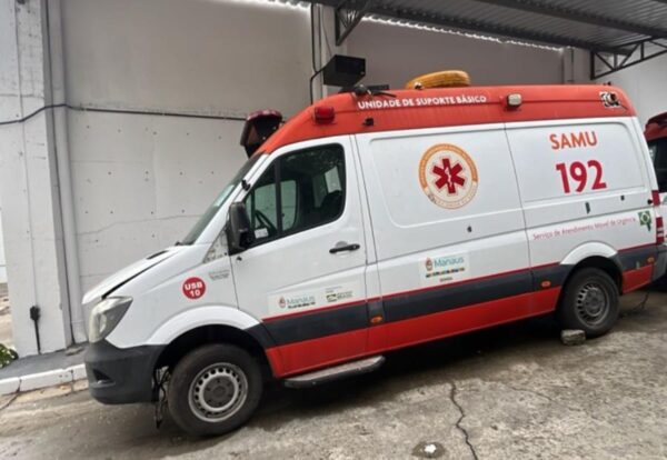 FURGÃO MERCEDES BENZ Sprinter MOTOR DIESEL Leilão da Prefeitura de Manaus