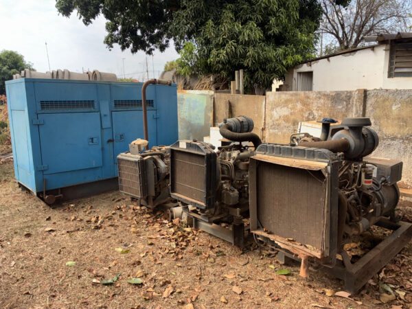 GRUPOS GERADORES de Energia Leilão do Dmae de Uberlândia tem Kombi, Fiat Uno a R$ 4,5 mil e caminhão D40