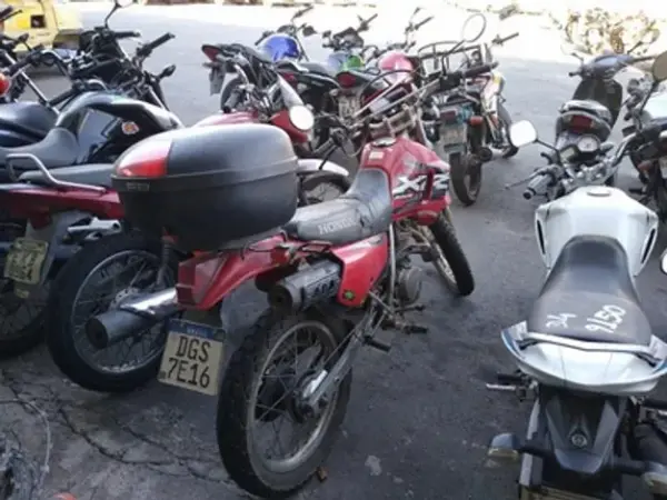 HONDA XR 200R leilão do DER-SP