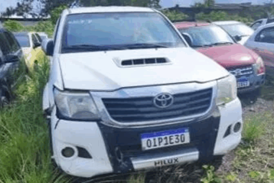 Carro de luxo apreendido em operação contra o Comando Vermelho vai a leilão com lance inicial é de R$ 37 mil