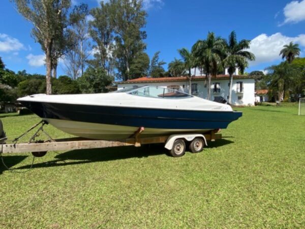 Lancha 23 com motor Mercury 1 Leilão oferece avião bimotor e lancha com motor Mercury por metade do preço de mercado