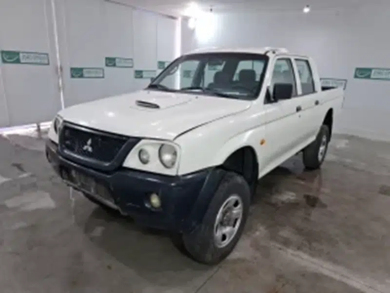 Leilão da Universidade Federal Fluminense tem Omega CD por 15 mil reais e outros veículos por R$ 5 mil