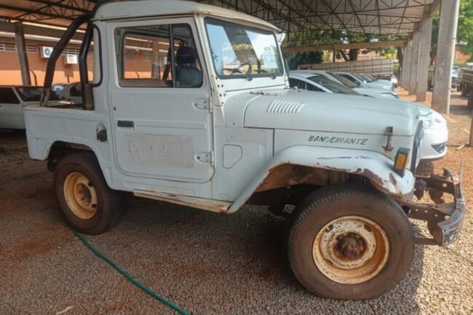 Leilão do Governo do Paraná tem Toyota Bandeirante por R$ 19.950 e caminhonetes 4x4 a partir de R$ 5.533