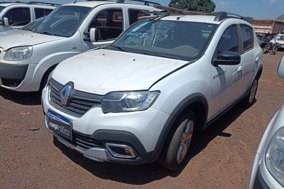 Leilão de Frota do Tribunal de Justiça Carros como Toyota Camry, fiat Doblo e Uno mille