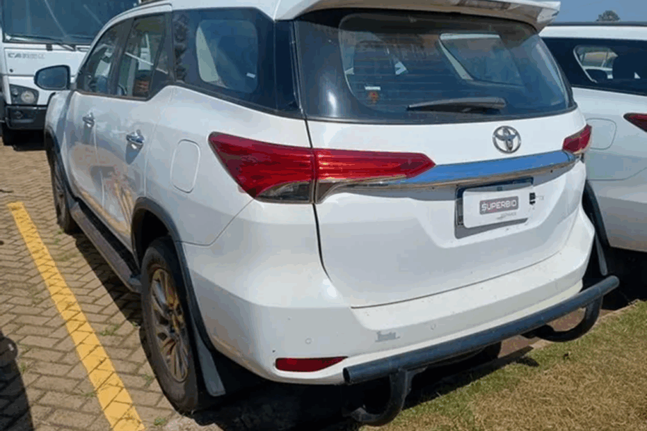 Leilão de Frota tem Toyota Hilux, Corolla e Etios a partir de 20 mil reais