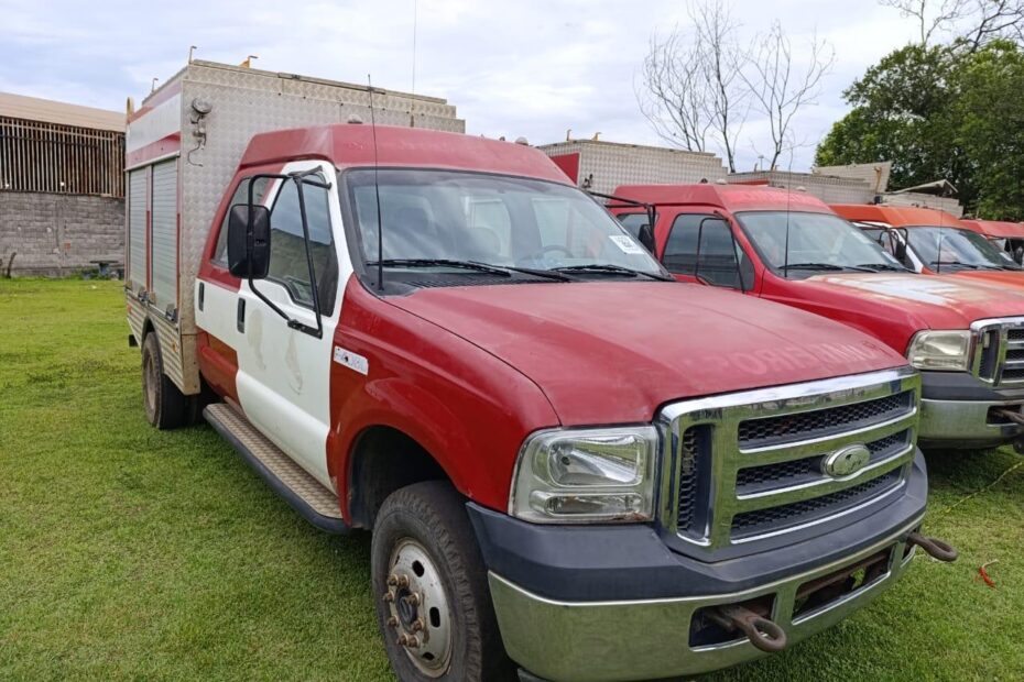Leilão dos Bombeiros tem Caminhão Mercedes e Ford F4000 por 23 mil reais
