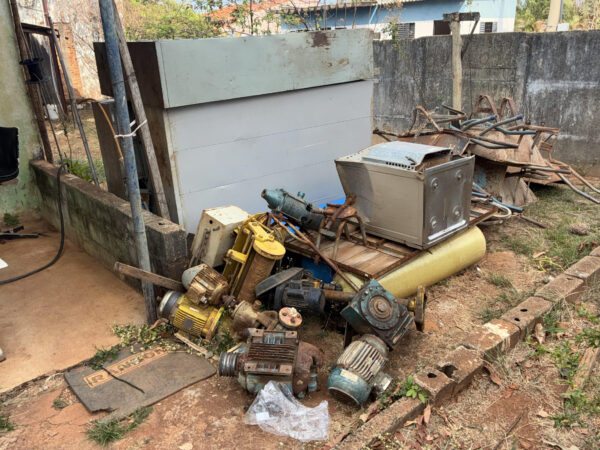 MOTOBOMBA, MOTOR ELÉTRICO Leilão do Dmae de Uberlândia tem Kombi, Fiat Uno a R$ 4,5 mil e caminhão D40