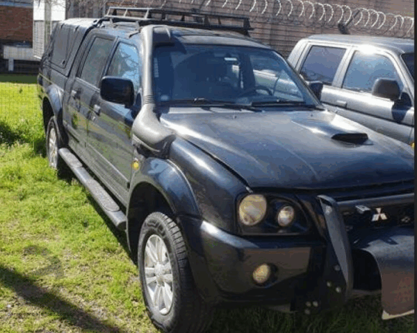 Mitsubishi L200 OUTDOOR 1 Polícia Federal abre leilão com Amarok, Pajero Dakar e caminhões