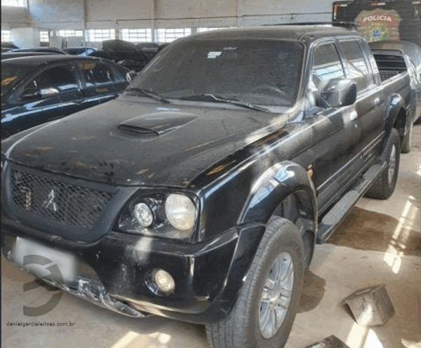 Mitsubishi L200 OUTDOOR Polícia Federal abre leilão com Amarok, Pajero Dakar e caminhões