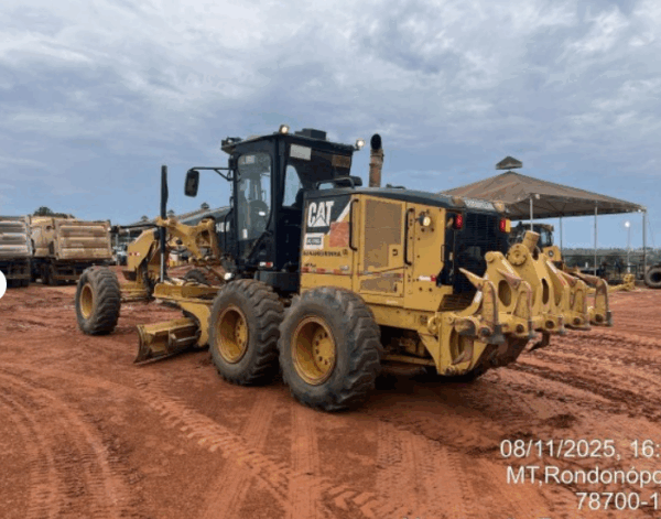 Motoniveladora Escarificad Leilão da Andrade Gutierrez oferece caminhões, tratores e escavadeiras