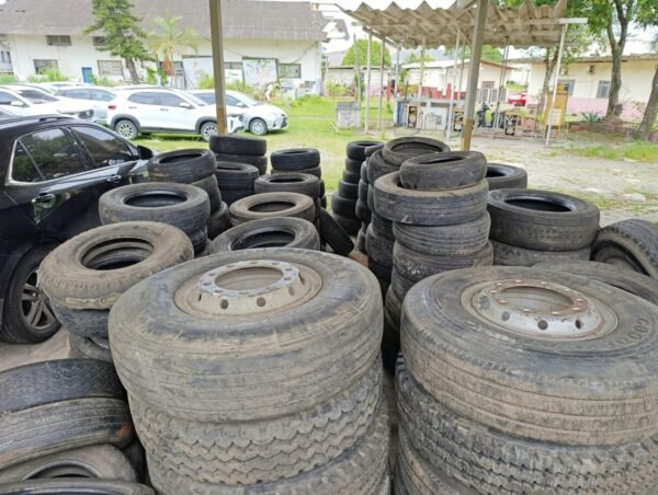 PNEUS Leilão do Corpo de Bombeiros oferece barcos, motores de popa e equipamentos