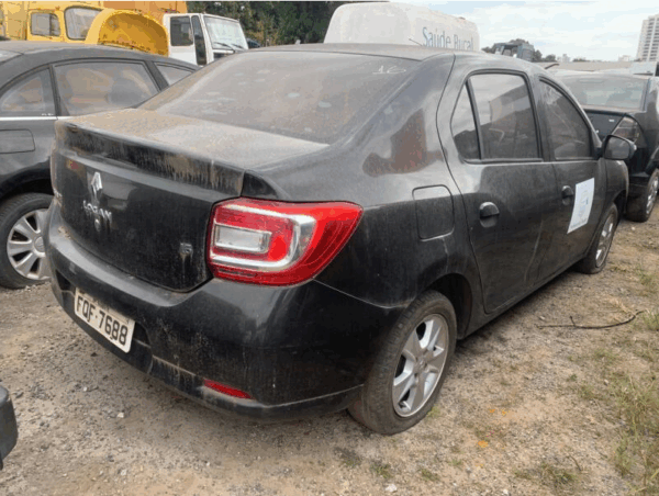 RENAULT LOGAN DYNA Leilão da Prefeitura de Taubaté Vende Vans, Caminhões e Tratores