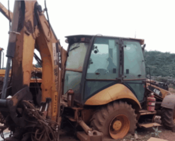 Retroescavadeira CATERPILLAR 416E Leilão da Vale Tem Caminhão Munck