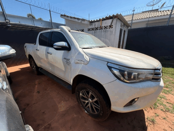 TOYOTA HILUX SRX Polícia Federal leiloa Range Rover apreendida de traficante e caminhonetes
