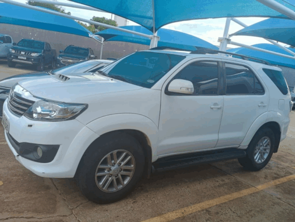 TOYOTA HILUX SW4 SRV 4X4 Polícia Federal leiloa Range Rover apreendida de traficante e caminhonetes