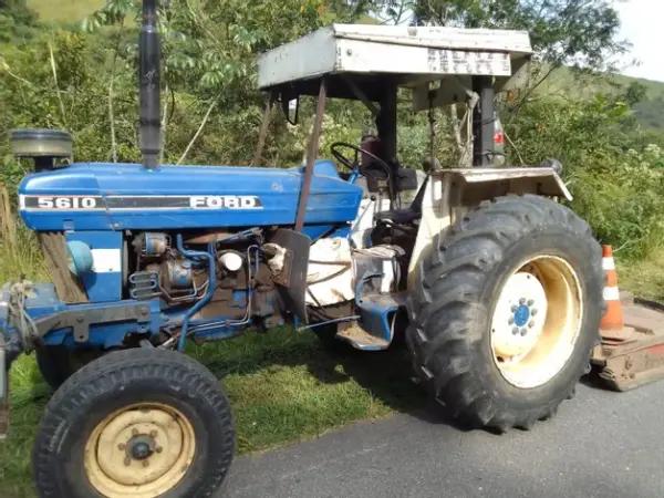 TRATOR FORD Leilão Judicial Tem Caminhão Munck, Trator Ford e Kombi