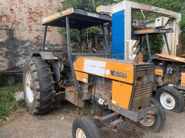 TRATOR VALTRA Leilão da Prefeitura de Taubaté Vende Vans, Caminhões e Tratores