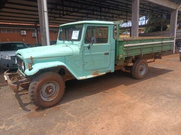 Leilão de Frota do Governo Toyota Bandeirante por R$ 19,9 Mil e Caminhonetes a Partir de R$ 5,5 Mil