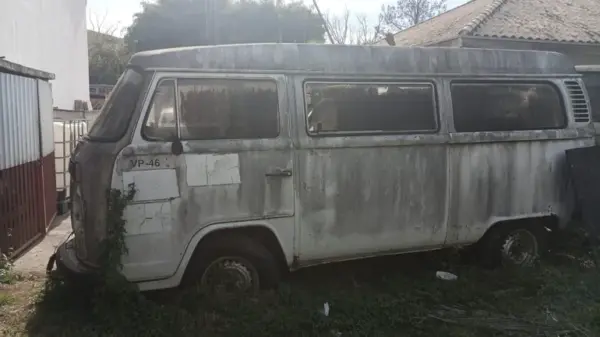 VOLKSWAGEN KOMBI Leilão Judicial Tem Caminhão Munck, Trator Ford e Kombi
