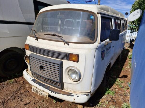 Volkswagen KOMBI Leilão no Paraná tem Toyota Bandeirante