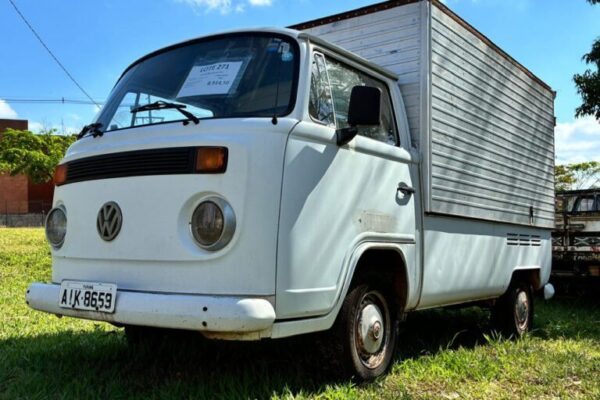 kombi-Leilao-do-Ano-Governo-do-Parana-Oferece-302-Veiculos-com-Lances-a-Partir-de-R-632-768x512