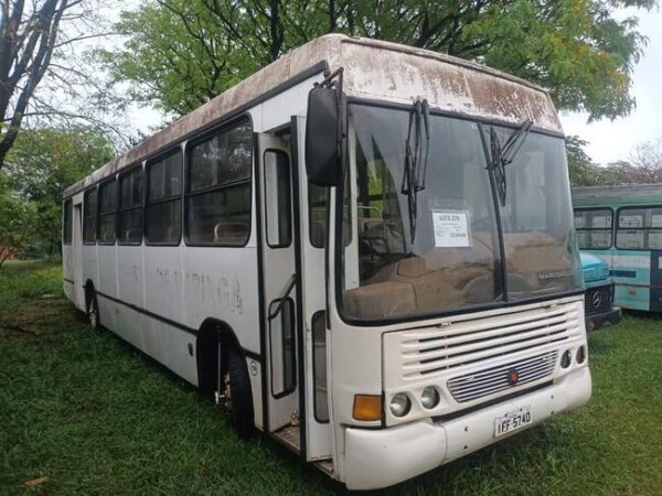 ônibus Mercedes BENZ Leilão de Universidade estadual no Paraná