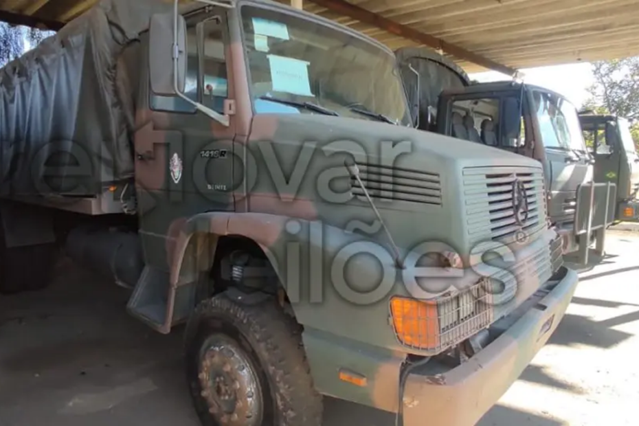CAMINHÃO M.BENZ 1418 LA 51 4X4 2 EIXOS Leilão de Frota do Exercito Brasileiro tem caminhão 4x4 militar