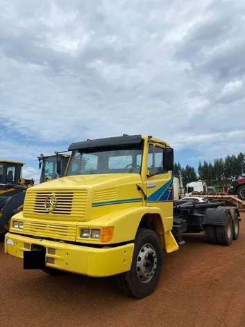 CAMINHAO ROLL ON ROLL OFF MERCEDES-BENZ L 1618 leilão do agronegócio