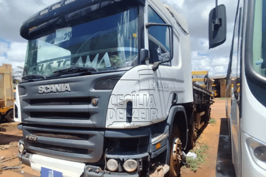 CAMINHÃO SCANIA P270 Leilão de Prefeitura tem Trator Caminhão Sacania