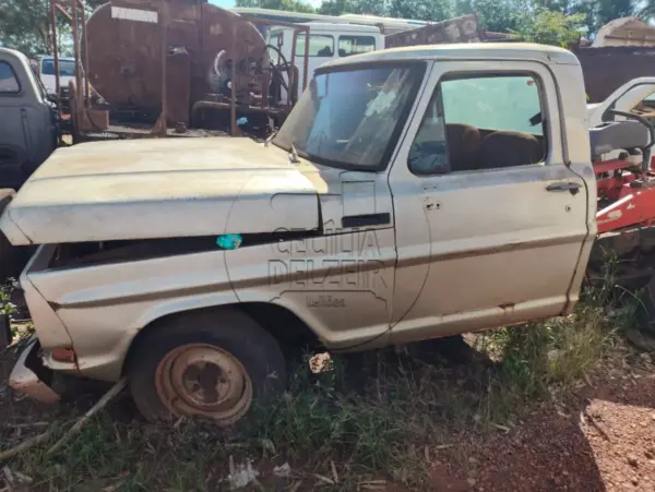 CAMINHONETE FORD F1000 Leilão de Prefeitura tem Trator Caminhão Sacania