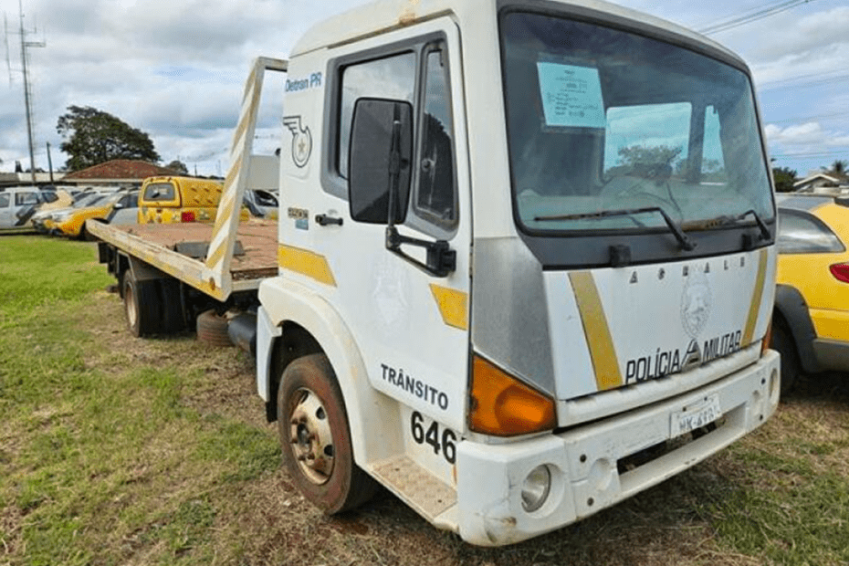 Caminhão AGRALE 8500 leilão de viaturas da Polícia Militar