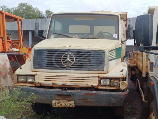 Caminhão Mercedes BENZ L 1418 Leilão de Prefeitura tem Barco