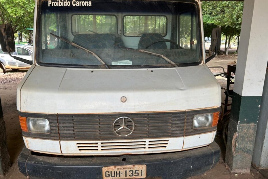 Caminhão Mercedes-Benz 709 Leilão da Epamig