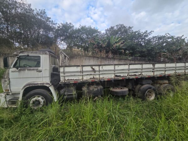 Caminhão VOLKSWAGEN 23.250 leilão de combate ao tráfico de drogas