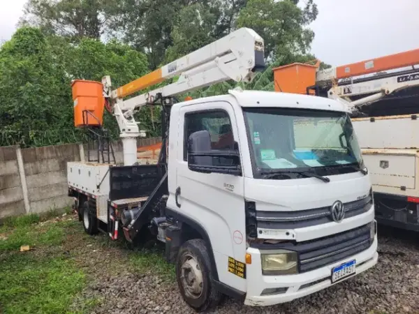 Caminhão VOLKSWAGEN 9.170 Leilão de veículos renovação de frota tem caminhonetes Hilux