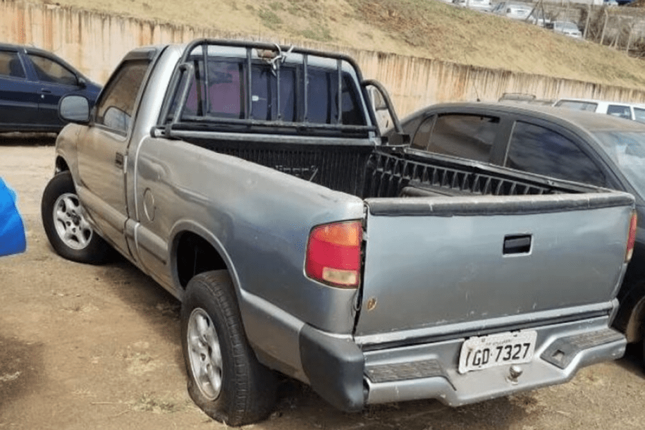 Leilão CMTU Londrina 2025: Corolla por R$ 4 Mil, Kombi 1973 por R$ 1.200 e Moto Biz por R$ 700 – 470 Veículos Encerra Dia 08/12!