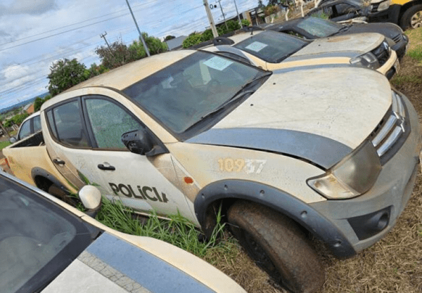 Caminhonete Mitsubishi L200 TRITON leilão de viaturas da Polícia Militar