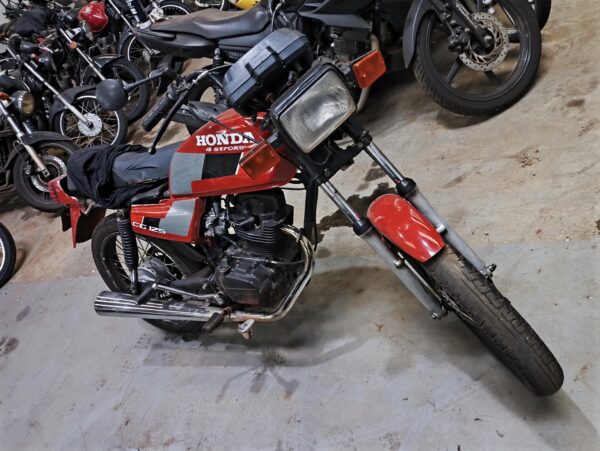 HONDA CG 125 Leilão de veículos aprendidos no transito tem carro de Luxo Popular e motos