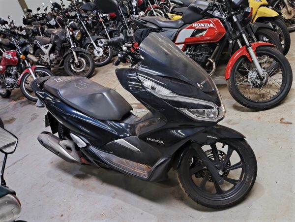 HONDA PCX 150 Leilão de veículos aprendidos no transito tem carro de Luxo Popular e motos