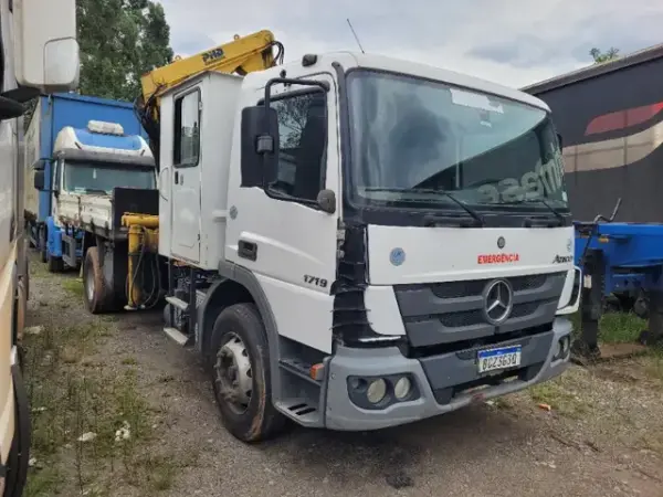 MERCEDES BENZ ATEGO 1719 - MUNCK Leilão de veículos renovação de frota tem caminhonetes Hilux