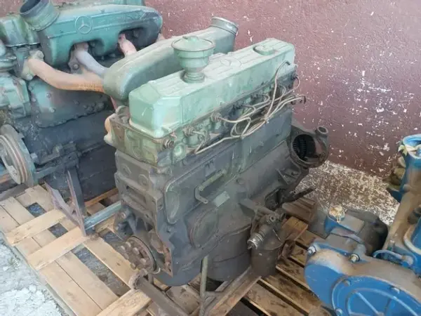 MOTOR MERCEDES-BENZ Á DIESELLeilão de companhia de engenharia caminhão com munck