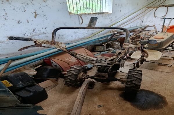 Microtrator Tobata e implementos Yammar Leilão da Epamig