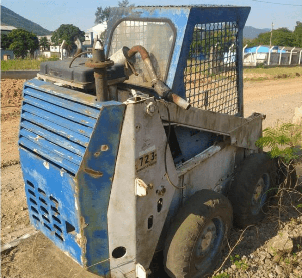 Mini pá carregadeira BOB CAT MODELO Leilão da marinha