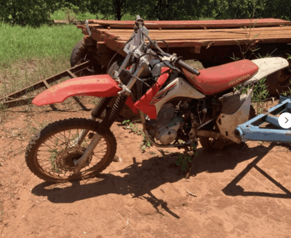 Moto Honda CRF 150F BR Leilão do Agronegócio tem tratores, carretas e implementos agrícolas