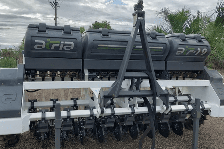 Leilão Agro Auriverde 2026: Plantadeira 19 Linhas 2023 Sem Uso por R$ 220 Mil, Moedor de Feno 2021 por R$ 600 e Carretão 4T por R$ 4 Mil – Encerra Dia 15/01!