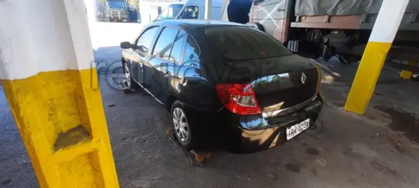 RENAULT SYMBOL PRIVILEGE Leilão de Frota do Exercito Brasileiro tem caminhão 4x4 militar